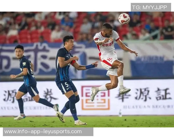 足球报消息称三镇暂无换帅计划邓卓翔与俱乐部沟通尚未深入