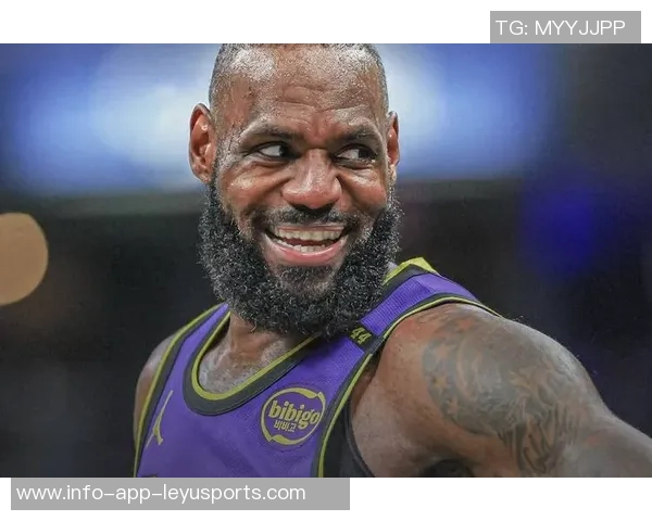 詹姆斯回忆与戴维斯的冠军之路感慨对独行侠的情感对决